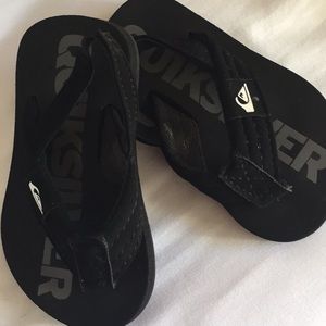 QUICKSILVER Blk toddler boy flip flop sz 3/4